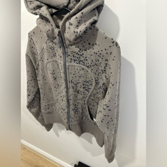 LIKE NEW- LULULEMON SCUBA - Size 10 - Picture 5 of 5